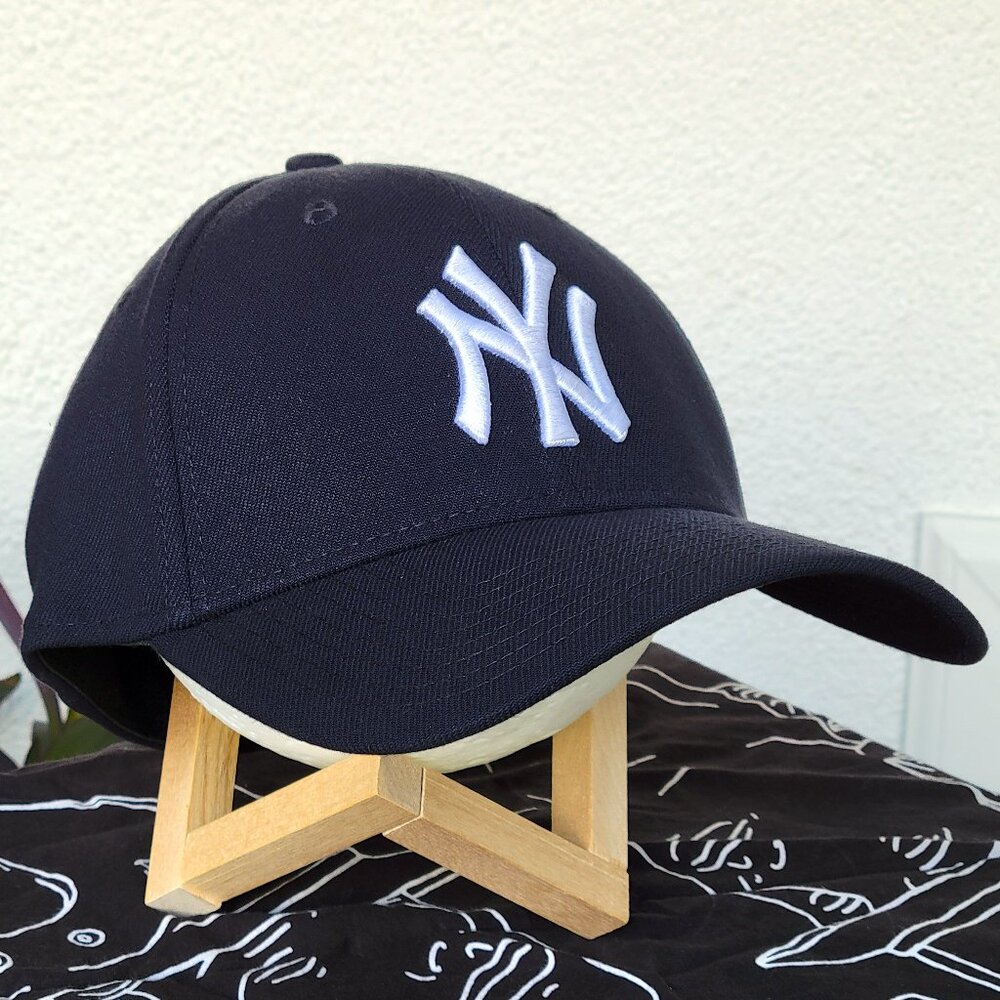 New Era Navy Yankees cap, size Medium/Large